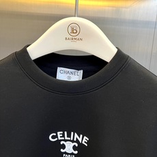 Celine赛琳、2026秋冬新品极简圆领卫衣。 早秋高级感,一件就够! 版型挺括微阔,完美修饰肩背线条,微胖也能穿出利 Celine赛琳、2026秋冬新品极简圆领卫衣。 早秋高级感,一件就够! 版型挺括微阔,完美修饰肩背线条,微胖也能穿出利