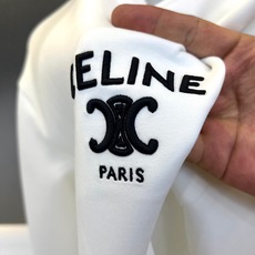 Celine赛琳、2026秋冬新品极简圆领卫衣。 早秋高级感,一件就够! 版型挺括微阔,完美修饰肩背线条,微胖也能穿出利 Celine赛琳、2026秋冬新品极简圆领卫衣。 早秋高级感,一件就够! 版型挺括微阔,完美修饰肩背线条,微胖也能穿出利