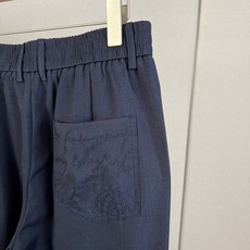 BERLUTI 布鲁提、2026秋冬新品男士衬衫套装。 一套直接出门,不用费心搭配! 利落剪裁修饰腰腹和腿型,弱化身材臃 BERLUTI 布鲁提、2026秋冬新品男士衬衫套装。 一套直接出门,不用费心搭配! 利落剪裁修饰腰腹和腿型,弱化身材臃