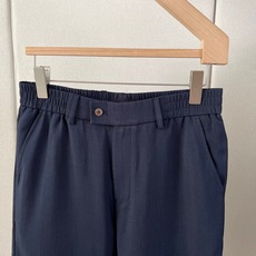 BERLUTI 布鲁提、2026秋冬新品男士衬衫套装。 一套直接出门,不用费心搭配! 利落剪裁修饰腰腹和腿型,弱化身材臃 BERLUTI 布鲁提、2026秋冬新品男士衬衫套装。 一套直接出门,不用费心搭配! 利落剪裁修饰腰腹和腿型,弱化身材臃