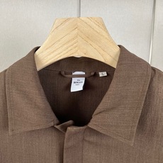BERLUTI 布鲁提、2026秋冬新品男士衬衫套装。 一套直接出门,不用费心搭配! 利落剪裁修饰腰腹和腿型,弱化身材臃 BERLUTI 布鲁提、2026秋冬新品男士衬衫套装。 一套直接出门,不用费心搭配! 利落剪裁修饰腰腹和腿型,弱化身材臃