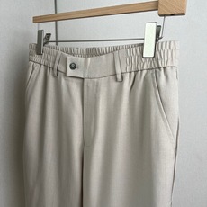 BERLUTI 布鲁提、2026秋冬新品男士衬衫套装。 一套直接出门,不用费心搭配! 利落剪裁修饰腰腹和腿型,弱化身材臃 BERLUTI 布鲁提、2026秋冬新品男士衬衫套装。 一套直接出门,不用费心搭配! 利落剪裁修饰腰腹和腿型,弱化身材臃