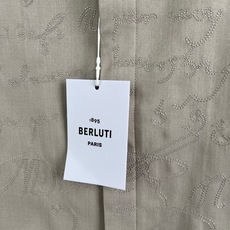 BERLUTI 布鲁提、2026秋冬新品男士衬衫套装。 一套直接出门,不用费心搭配! 利落剪裁修饰腰腹和腿型,弱化身材臃 BERLUTI 布鲁提、2026秋冬新品男士衬衫套装。 一套直接出门,不用费心搭配! 利落剪裁修饰腰腹和腿型,弱化身材臃