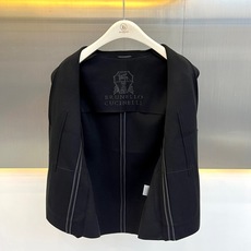 Brunello Cucinelli-BC、2026秋冬新品意式针织西服。 终于找到不用熨烫却像定制西装的“懒人战袍”! Brunello Cucinelli-BC、2026秋冬新品意式针织西服。 终于找到不用熨烫却像定制西装的“懒人战袍”!
