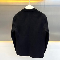 Brunello Cucinelli-BC、2026秋冬新品意式针织西服。 终于找到不用熨烫却像定制西装的“懒人战袍”! Brunello Cucinelli-BC、2026秋冬新品意式针织西服。 终于找到不用熨烫却像定制西装的“懒人战袍”!