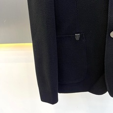 Brunello Cucinelli-BC、2026秋冬新品意式针织西服。 终于找到不用熨烫却像定制西装的“懒人战袍”! Brunello Cucinelli-BC、2026秋冬新品意式针织西服。 终于找到不用熨烫却像定制西装的“懒人战袍”!