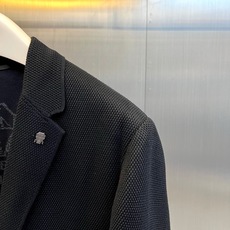 Brunello Cucinelli-BC、2026秋冬新品意式针织西服。 终于找到不用熨烫却像定制西装的“懒人战袍”! Brunello Cucinelli-BC、2026秋冬新品意式针织西服。 终于找到不用熨烫却像定制西装的“懒人战袍”!