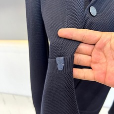 Brunello Cucinelli-BC、2026秋冬新品意式针织西服。 终于找到不用熨烫却像定制西装的“懒人战袍”! Brunello Cucinelli-BC、2026秋冬新品意式针织西服。 终于找到不用熨烫却像定制西装的“懒人战袍”!