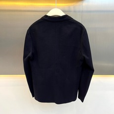 Brunello Cucinelli-BC、2026秋冬新品意式针织西服。 终于找到不用熨烫却像定制西装的“懒人战袍”! Brunello Cucinelli-BC、2026秋冬新品意式针织西服。 终于找到不用熨烫却像定制西装的“懒人战袍”!