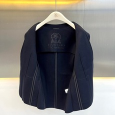 Brunello Cucinelli-BC、2026秋冬新品意式针织西服。 终于找到不用熨烫却像定制西装的“懒人战袍”! Brunello Cucinelli-BC、2026秋冬新品意式针织西服。 终于找到不用熨烫却像定制西装的“懒人战袍”!