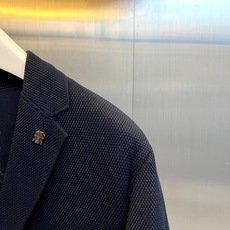 Brunello Cucinelli-BC、2026秋冬新品意式针织西服。 终于找到不用熨烫却像定制西装的“懒人战袍”! Brunello Cucinelli-BC、2026秋冬新品意式针织西服。 终于找到不用熨烫却像定制西装的“懒人战袍”!
