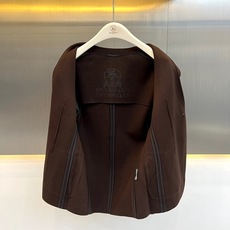 Brunello Cucinelli-BC、2026秋冬新品意式针织西服。 终于找到不用熨烫却像定制西装的“懒人战袍”! Brunello Cucinelli-BC、2026秋冬新品意式针织西服。 终于找到不用熨烫却像定制西装的“懒人战袍”!