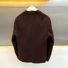 Brunello Cucinelli-BC、2026秋冬新品意式针织西服。 终于找到不用熨烫却像定制西装的“懒人战袍”! Brunello Cucinelli-BC、2026秋冬新品意式针织西服。 终于找到不用熨烫却像定制西装的“懒人战袍”!