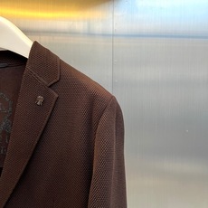 Brunello Cucinelli-BC、2026秋冬新品意式针织西服。 终于找到不用熨烫却像定制西装的“懒人战袍”! Brunello Cucinelli-BC、2026秋冬新品意式针织西服。 终于找到不用熨烫却像定制西装的“懒人战袍”!