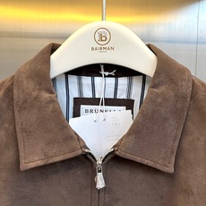 Brunello Cucinelli-BC、2026秋冬新品翻领麂皮夹克外套。 一眼沦陷的雾蓝色调,秋冬高级感直接拉满! Brunello Cucinelli-BC、2026秋冬新品翻领麂皮夹克外套。 一眼沦陷的雾蓝色调,秋冬高级感直接拉满!