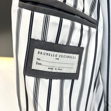 Brunello Cucinelli-BC、2026秋冬新品翻领麂皮夹克外套。 一眼沦陷的雾蓝色调,秋冬高级感直接拉满! Brunello Cucinelli-BC、2026秋冬新品翻领麂皮夹克外套。 一眼沦陷的雾蓝色调,秋冬高级感直接拉满!