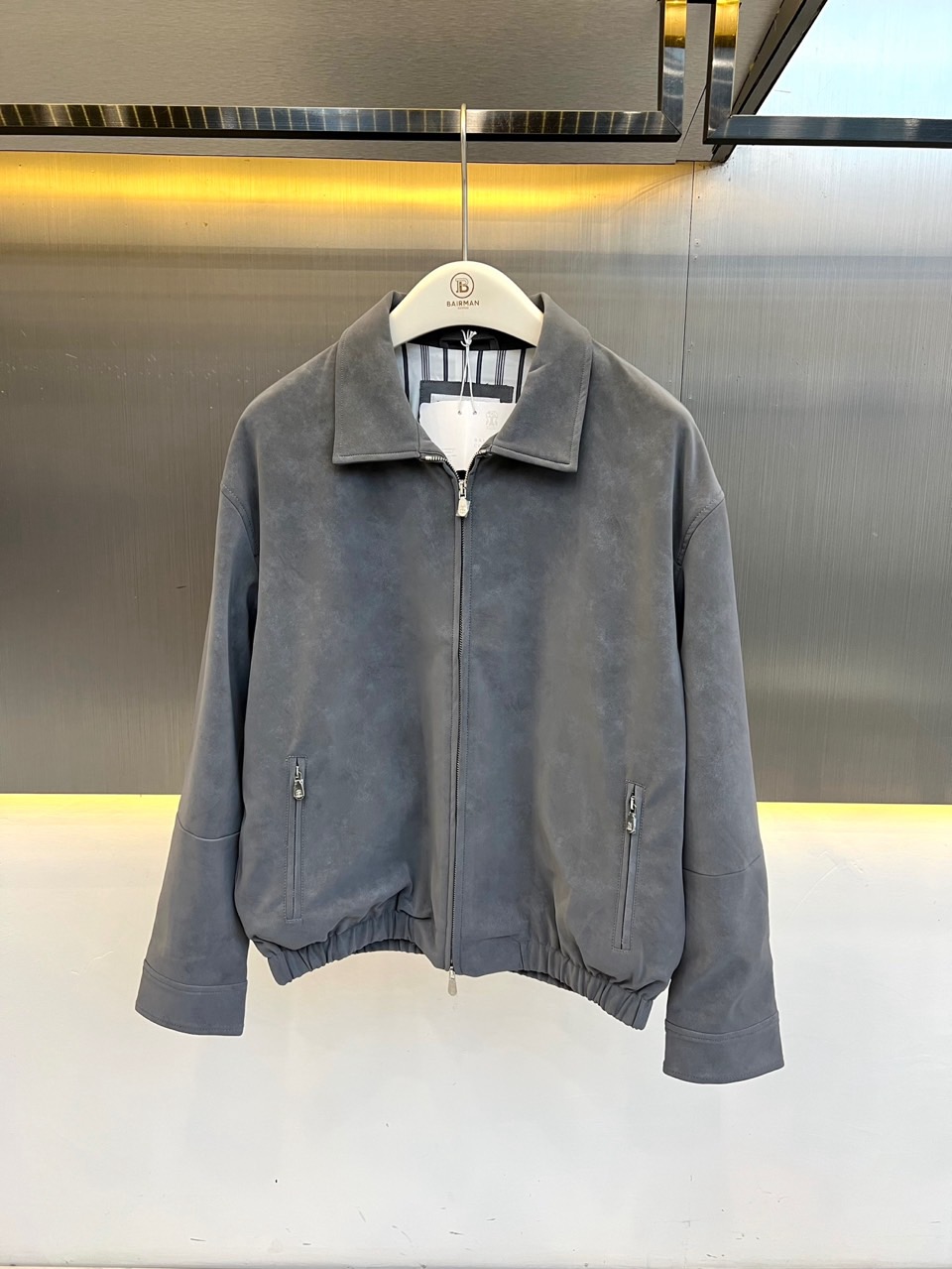 Brunello Cucinelli-BC、2026秋冬新品翻领麂皮夹克外套。 一眼沦陷的雾蓝色调，秋冬高级感直接拉满！