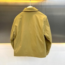 Bur巴宝莉、2026秋冬新品经典男士翻领薄棉夹克外套。 这件通勤外套,上身直接拉高气场! 简约英伦轻商务风格,利落短款 Bur巴宝莉、2026秋冬新品经典男士翻领薄棉夹克外套。 这件通勤外套,上身直接拉高气场! 简约英伦轻商务风格,利落短款
