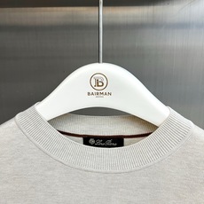 Loro Piana诺悠翩雅、2026新品莱赛尔桑蚕丝亲肤针织衫 冬日必备单品,谁穿谁显贵,一眼相中的高级感! 老钱风极 Loro Piana诺悠翩雅、2026新品莱赛尔桑蚕丝亲肤针织衫 冬日必备单品,谁穿谁显贵,一眼相中的高级感! 老钱风极