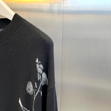Dio迪奥、2026秋冬新品中式水墨提花针织开衫。 秋意浓的时候,这件开衫一穿,氛围感直接拉满! 新中式轻熟风,水墨枝叶 Dio迪奥、2026秋冬新品中式水墨提花针织开衫。 秋意浓的时候,这件开衫一穿,氛围感直接拉满! 新中式轻熟风,水墨枝叶