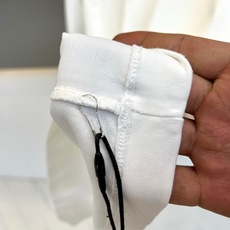 Ba巴黎世家、2026秋冬新品袖标重磅长袖T恤。 早秋这件基础款真的赢麻了!不挑人的松弛感,男生随便一套就很有腔调。 极 Ba巴黎世家、2026秋冬新品袖标重磅长袖T恤。 早秋这件基础款真的赢麻了!不挑人的松弛感,男生随便一套就很有腔调。 极