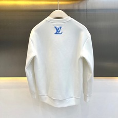 1v威登、2026秋冬新品经典字母圆领卫衣。 秋日街头最吸睛的松弛感,一件搞定! 宽松落肩版型对身材包容度极高,完美修饰 1v威登、2026秋冬新品经典字母圆领卫衣。 秋日街头最吸睛的松弛感,一件搞定! 宽松落肩版型对身材包容度极高,完美修饰