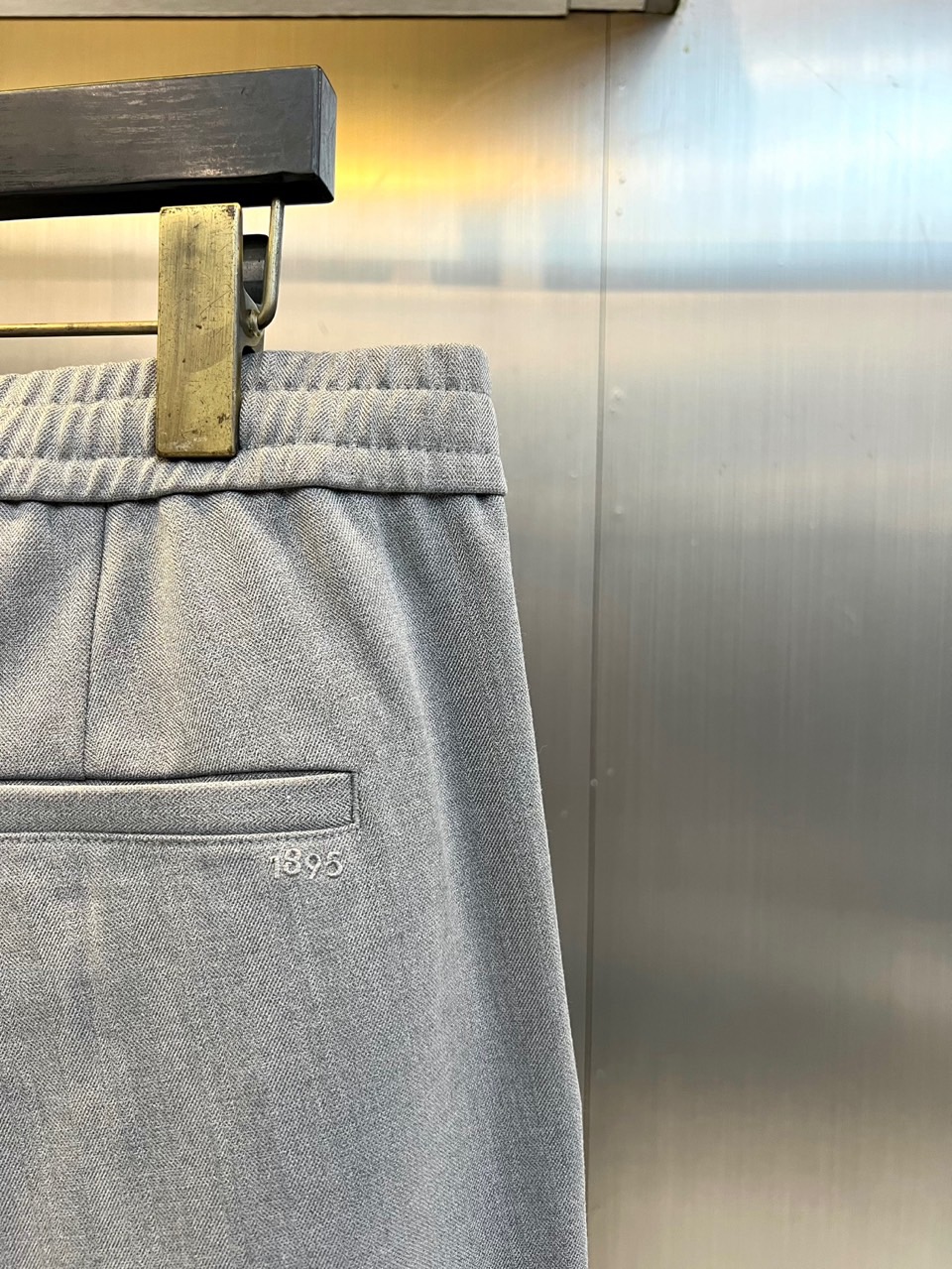 BERLUTI 布鲁提、2026秋冬新品男士松紧垂感西裤。 通勤不想被硬挺正装束缚的一定要试试这条！ 轻商务休闲风格，利