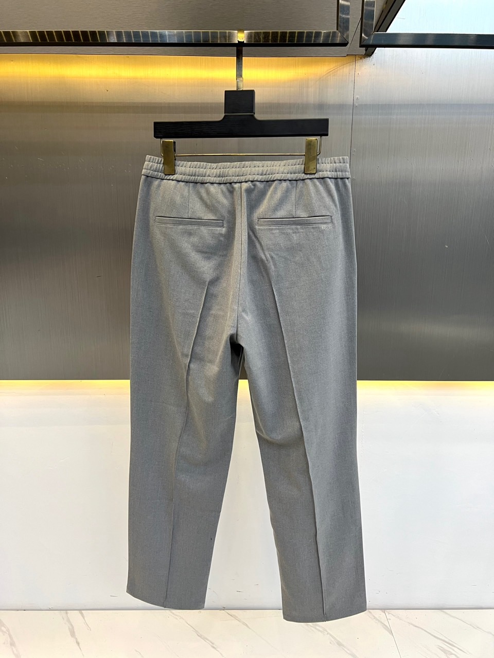 BERLUTI 布鲁提、2026秋冬新品男士松紧垂感西裤。 通勤不想被硬挺正装束缚的一定要试试这条！ 轻商务休闲风格，利