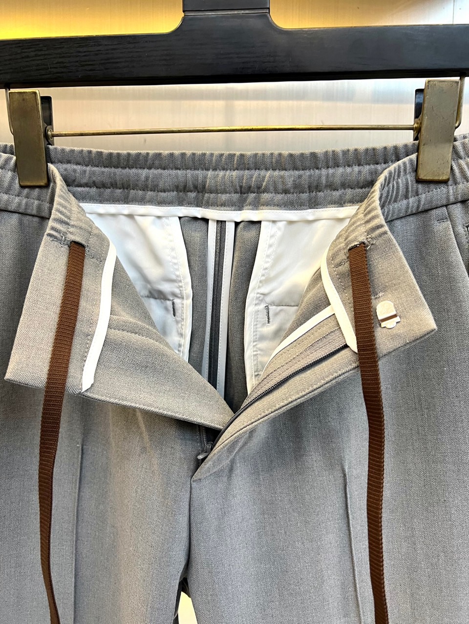 BERLUTI 布鲁提、2026秋冬新品男士松紧垂感西裤。 通勤不想被硬挺正装束缚的一定要试试这条！ 轻商务休闲风格，利