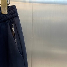 BERLUTI 布鲁提、2026秋冬新品男士松紧垂感西裤。 通勤不想被硬挺正装束缚的一定要试试这条! 轻商务休闲风格,利 BERLUTI 布鲁提、2026秋冬新品男士松紧垂感西裤。 通勤不想被硬挺正装束缚的一定要试试这条! 轻商务休闲风格,利