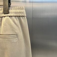 BERLUTI 布鲁提、2026秋冬新品男士松紧垂感西裤。 通勤不想被硬挺正装束缚的一定要试试这条! 轻商务休闲风格,利 BERLUTI 布鲁提、2026秋冬新品男士松紧垂感西裤。 通勤不想被硬挺正装束缚的一定要试试这条! 轻商务休闲风格,利
