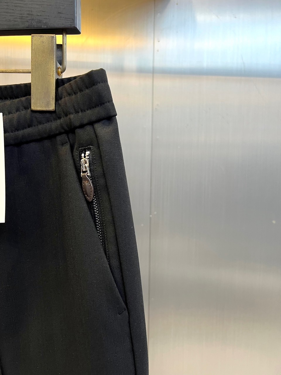 BERLUTI 布鲁提、2026秋冬新品男士松紧垂感西裤。 通勤不想被硬挺正装束缚的一定要试试这条！ 轻商务休闲风格，利