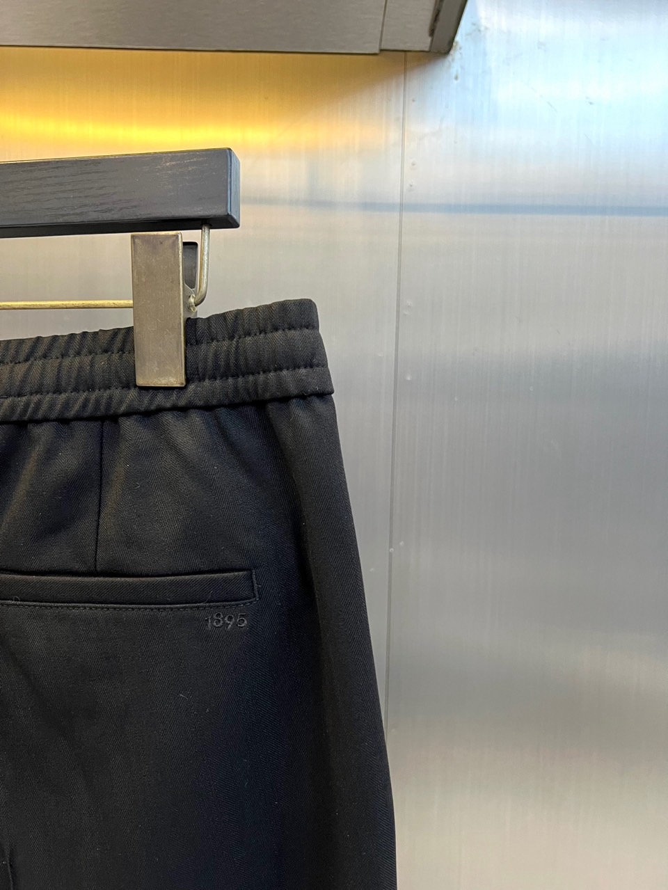 BERLUTI 布鲁提、2026秋冬新品男士松紧垂感西裤。 通勤不想被硬挺正装束缚的一定要试试这条！ 轻商务休闲风格，利