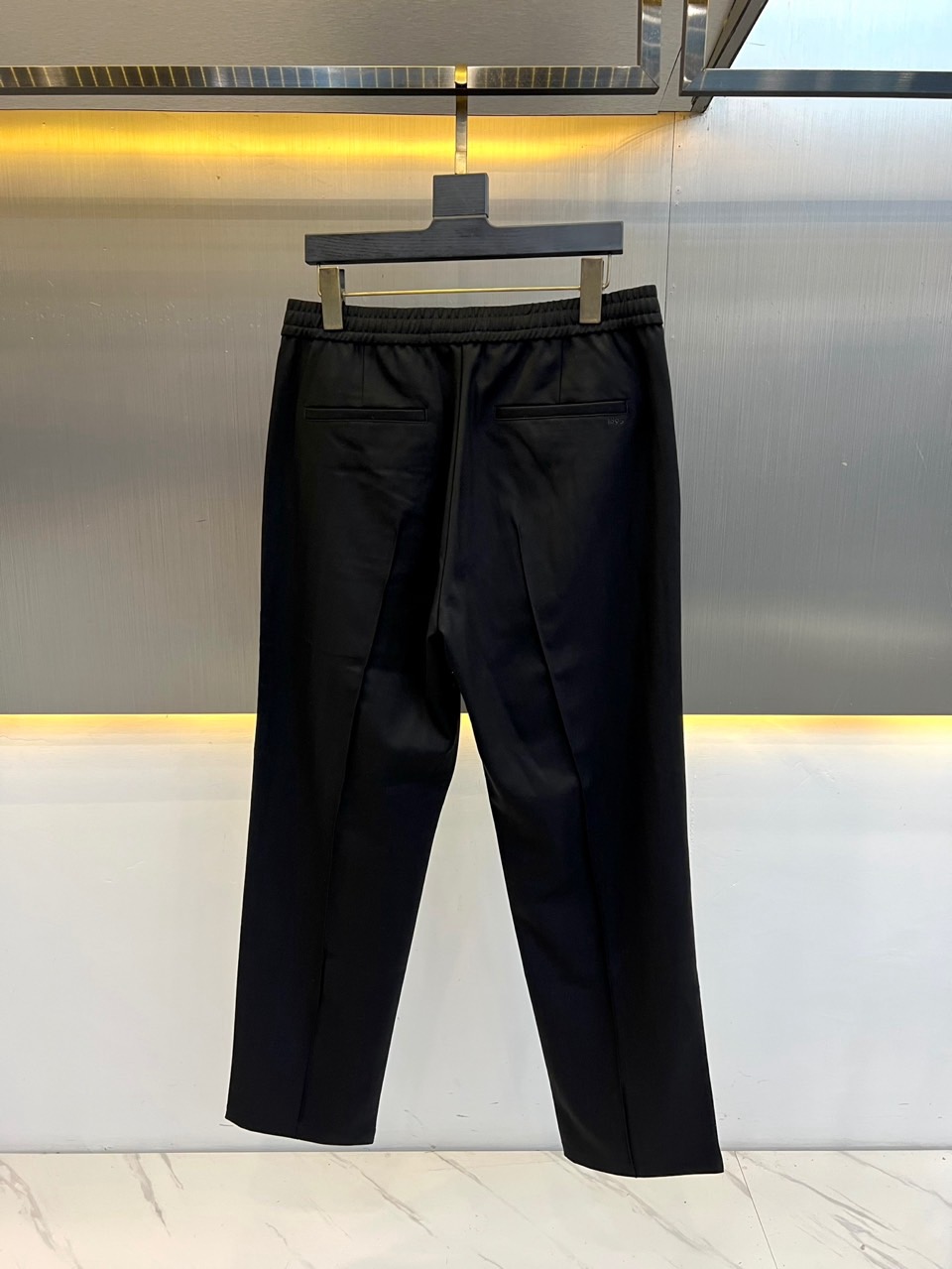 BERLUTI 布鲁提、2026秋冬新品男士松紧垂感西裤。 通勤不想被硬挺正装束缚的一定要试试这条！ 轻商务休闲风格，利