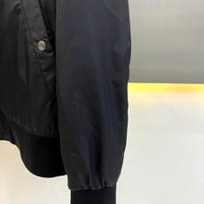 Mon蒙口【鹅绒】、2026秋冬新品双面穿飞行羽绒夹克。 秋冬衣橱的“王炸”终于来了!一面沉稳一面炸街,这件双面穿直接封 Mon蒙口【鹅绒】、2026秋冬新品双面穿飞行羽绒夹克。 秋冬衣橱的“王炸”终于来了!一面沉稳一面炸街,这件双面穿直接封
