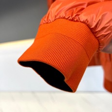 Mon蒙口【鹅绒】、2026秋冬新品双面穿飞行羽绒夹克。 秋冬衣橱的“王炸”终于来了!一面沉稳一面炸街,这件双面穿直接封 Mon蒙口【鹅绒】、2026秋冬新品双面穿飞行羽绒夹克。 秋冬衣橱的“王炸”终于来了!一面沉稳一面炸街,这件双面穿直接封