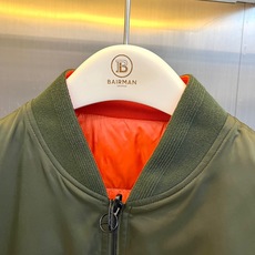 Mon蒙口【鹅绒】、2026秋冬新品双面穿飞行羽绒夹克。 秋冬衣橱的“王炸”终于来了!一面沉稳一面炸街,这件双面穿直接封 Mon蒙口【鹅绒】、2026秋冬新品双面穿飞行羽绒夹克。 秋冬衣橱的“王炸”终于来了!一面沉稳一面炸街,这件双面穿直接封