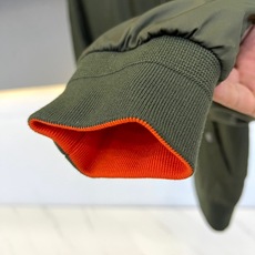 Mon蒙口【鹅绒】、2026秋冬新品双面穿飞行羽绒夹克。 秋冬衣橱的“王炸”终于来了!一面沉稳一面炸街,这件双面穿直接封 Mon蒙口【鹅绒】、2026秋冬新品双面穿飞行羽绒夹克。 秋冬衣橱的“王炸”终于来了!一面沉稳一面炸街,这件双面穿直接封