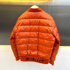 Mon蒙口【鹅绒】、2026秋冬新品双面穿飞行羽绒夹克。 秋冬衣橱的“王炸”终于来了!一面沉稳一面炸街,这件双面穿直接封 Mon蒙口【鹅绒】、2026秋冬新品双面穿飞行羽绒夹克。 秋冬衣橱的“王炸”终于来了!一面沉稳一面炸街,这件双面穿直接封