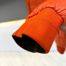 Mon蒙口【鹅绒】、2026秋冬新品双面穿飞行羽绒夹克。 秋冬衣橱的“王炸”终于来了!一面沉稳一面炸街,这件双面穿直接封 Mon蒙口【鹅绒】、2026秋冬新品双面穿飞行羽绒夹克。 秋冬衣橱的“王炸”终于来了!一面沉稳一面炸街,这件双面穿直接封