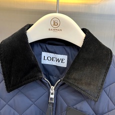 Lowe罗意威、2026秋冬新品菱格绗缝棉服夹克。 入秋第一件“显贵”外套,穿上就不想脱! 版型挺括,对微胖身材包容度极 Lowe罗意威、2026秋冬新品菱格绗缝棉服夹克。 入秋第一件“显贵”外套,穿上就不想脱! 版型挺括,对微胖身材包容度极