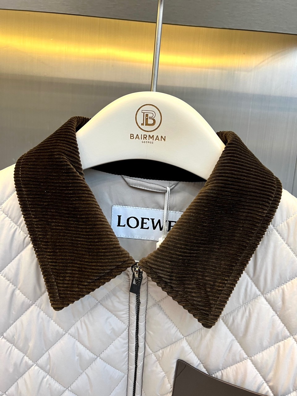 Lowe罗意威、2026秋冬新品菱格绗缝棉服夹克。 入秋第一件“显贵”外套，穿上就不想脱！ 版型挺括，对微胖身材包容度极