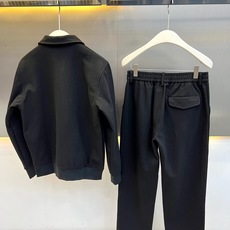 BERLUTI 布鲁提、2026秋冬新品高定羊毛感翻领夹克套装。 秋日松弛感,这一套直接封神! 面料厚实挺括,上身瞬间修 BERLUTI 布鲁提、2026秋冬新品高定羊毛感翻领夹克套装。 秋日松弛感,这一套直接封神! 面料厚实挺括,上身瞬间修