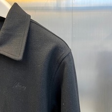 BERLUTI 布鲁提、2026秋冬新品高定羊毛感翻领夹克套装。 秋日松弛感,这一套直接封神! 面料厚实挺括,上身瞬间修 BERLUTI 布鲁提、2026秋冬新品高定羊毛感翻领夹克套装。 秋日松弛感,这一套直接封神! 面料厚实挺括,上身瞬间修