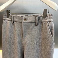 BERLUTI 布鲁提、2026秋冬新品高定羊毛感翻领夹克套装。 秋日松弛感,这一套直接封神! 面料厚实挺括,上身瞬间修 BERLUTI 布鲁提、2026秋冬新品高定羊毛感翻领夹克套装。 秋日松弛感,这一套直接封神! 面料厚实挺括,上身瞬间修