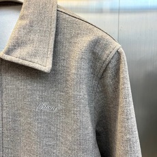 BERLUTI 布鲁提、2026秋冬新品高定羊毛感翻领夹克套装。 秋日松弛感,这一套直接封神! 面料厚实挺括,上身瞬间修 BERLUTI 布鲁提、2026秋冬新品高定羊毛感翻领夹克套装。 秋日松弛感,这一套直接封神! 面料厚实挺括,上身瞬间修