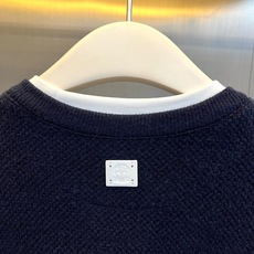 Brunello Cucinelli-BC、2026秋冬新品假两件针织衫。 秋日氛围感,一件直接拉满! 意式休闲风,色调 Brunello Cucinelli-BC、2026秋冬新品假两件针织衫。 秋日氛围感,一件直接拉满! 意式休闲风,色调