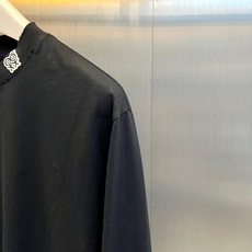 Urban SoPhistication笑脸、2026秋冬新品圆领长袖T恤。 换季衣柜里缺的这件,终于被我挖到了! 圆领 Urban SoPhistication笑脸、2026秋冬新品圆领长袖T恤。 换季衣柜里缺的这件,终于被我挖到了! 圆领