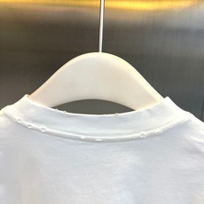 Urban SoPhistication笑脸、2026秋冬新品圆领长袖T恤。 换季衣柜里缺的这件,终于被我挖到了! 圆领 Urban SoPhistication笑脸、2026秋冬新品圆领长袖T恤。 换季衣柜里缺的这件,终于被我挖到了! 圆领