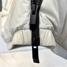 Mon蒙口、2026秋冬新品经典立领羽绒马甲。 秋冬叠穿天花板,这件真的太提气了!🔥 经典立领羽绒马甲,撞色利落干净。横 Mon蒙口、2026秋冬新品经典立领羽绒马甲。 秋冬叠穿天花板,这件真的太提气了!🔥 经典立领羽绒马甲,撞色利落干净。横